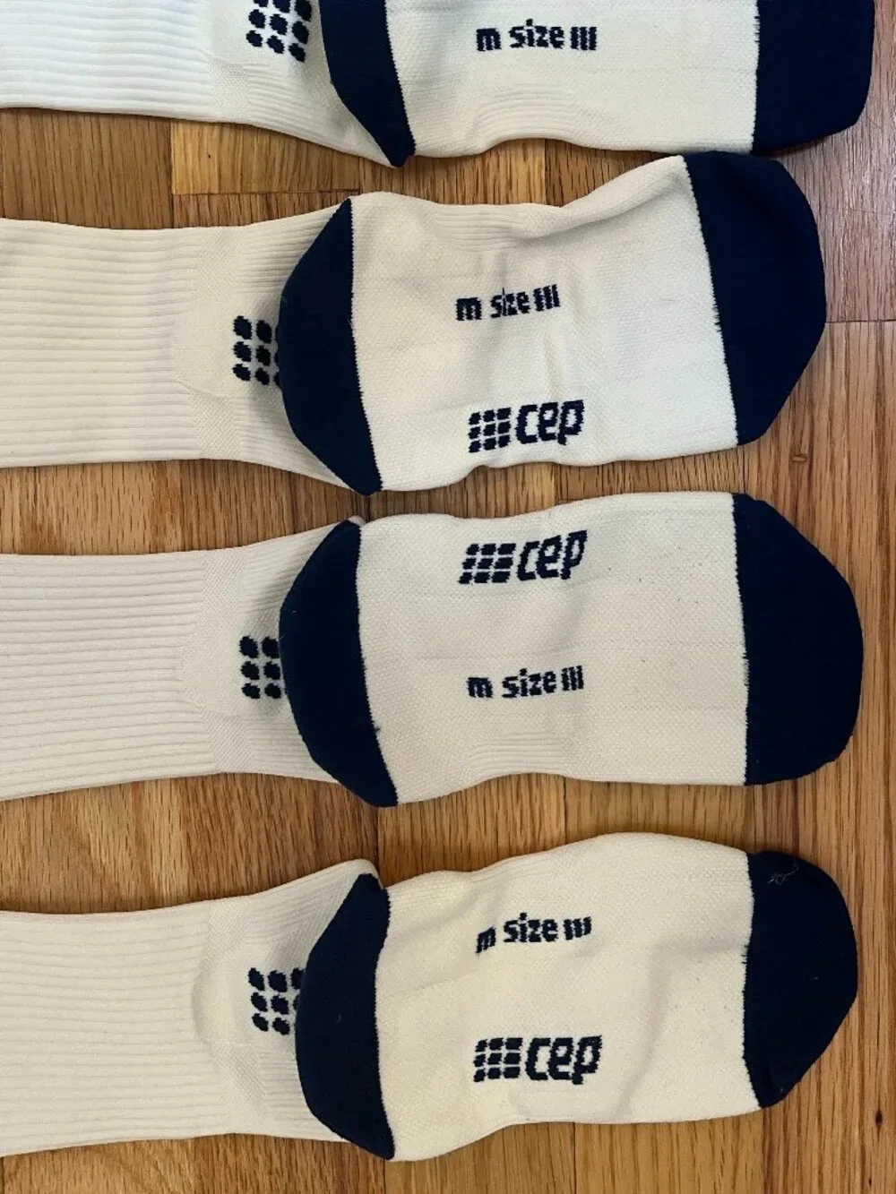 Lot of 2 Pairs Men's III Medium 7-9 CEP Running Compression Socks White